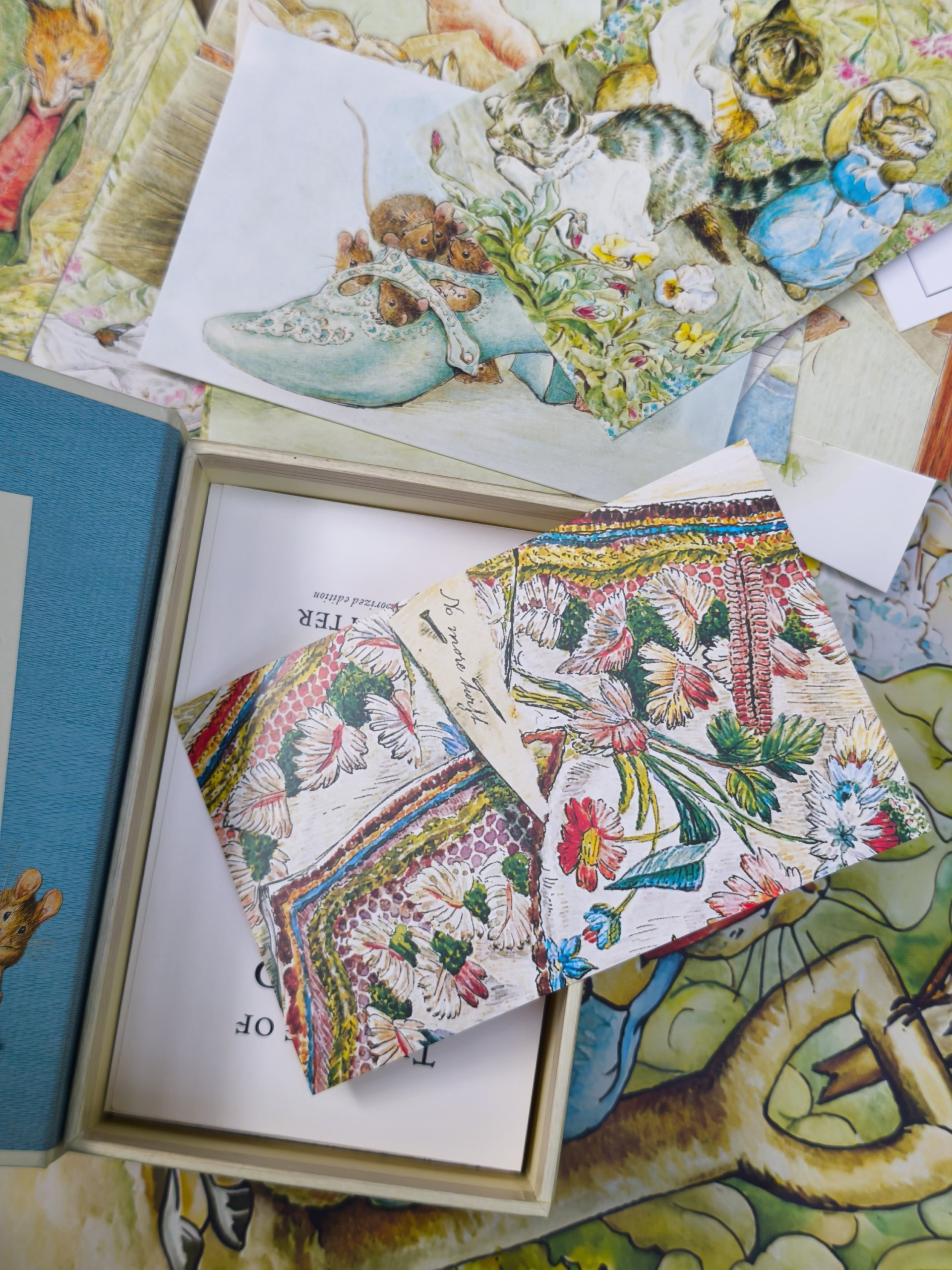 The World of Peter Rabbit: A Box of Postcards