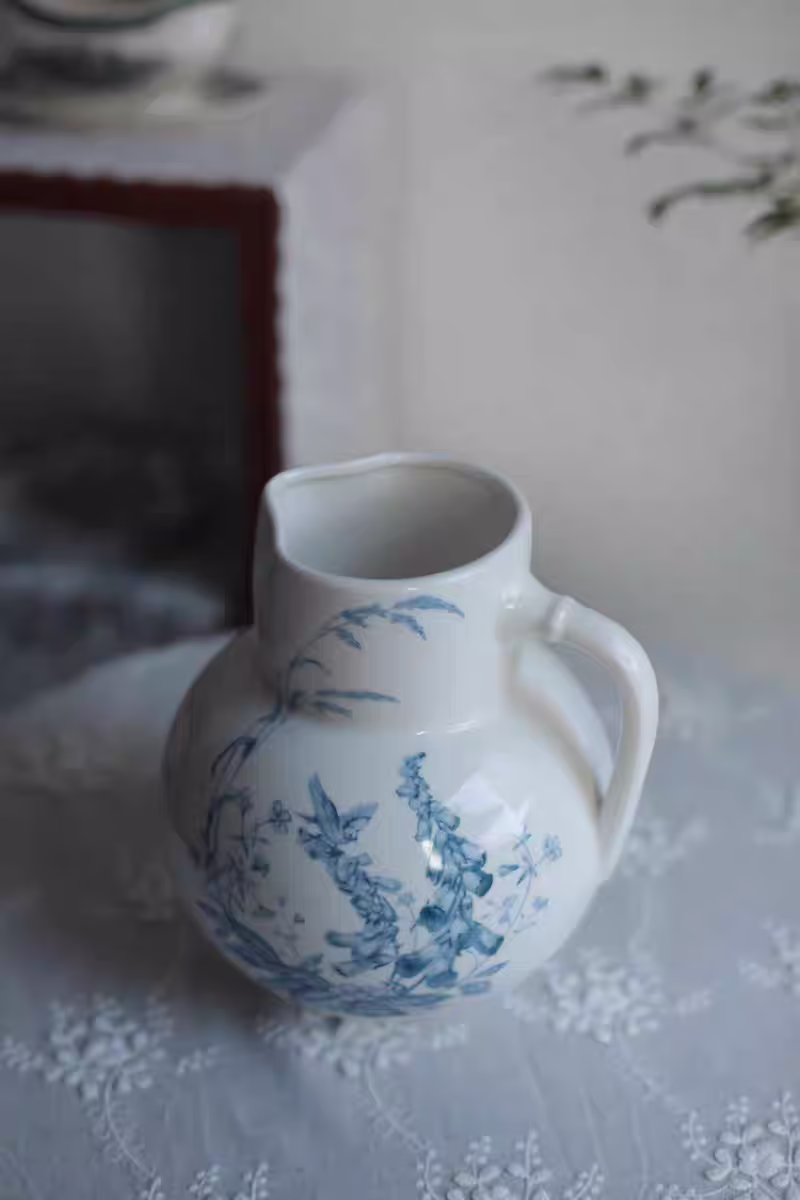 Bình men lam chim sâu
