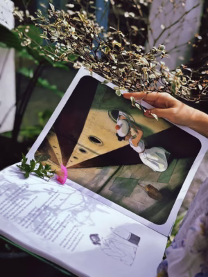 Khi Yêu (sách tranh cho người lớn, khổ lớn, bìa gỗ)