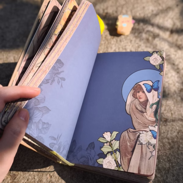 Sổ ép kim nữ thần của Mucha (v.01)
