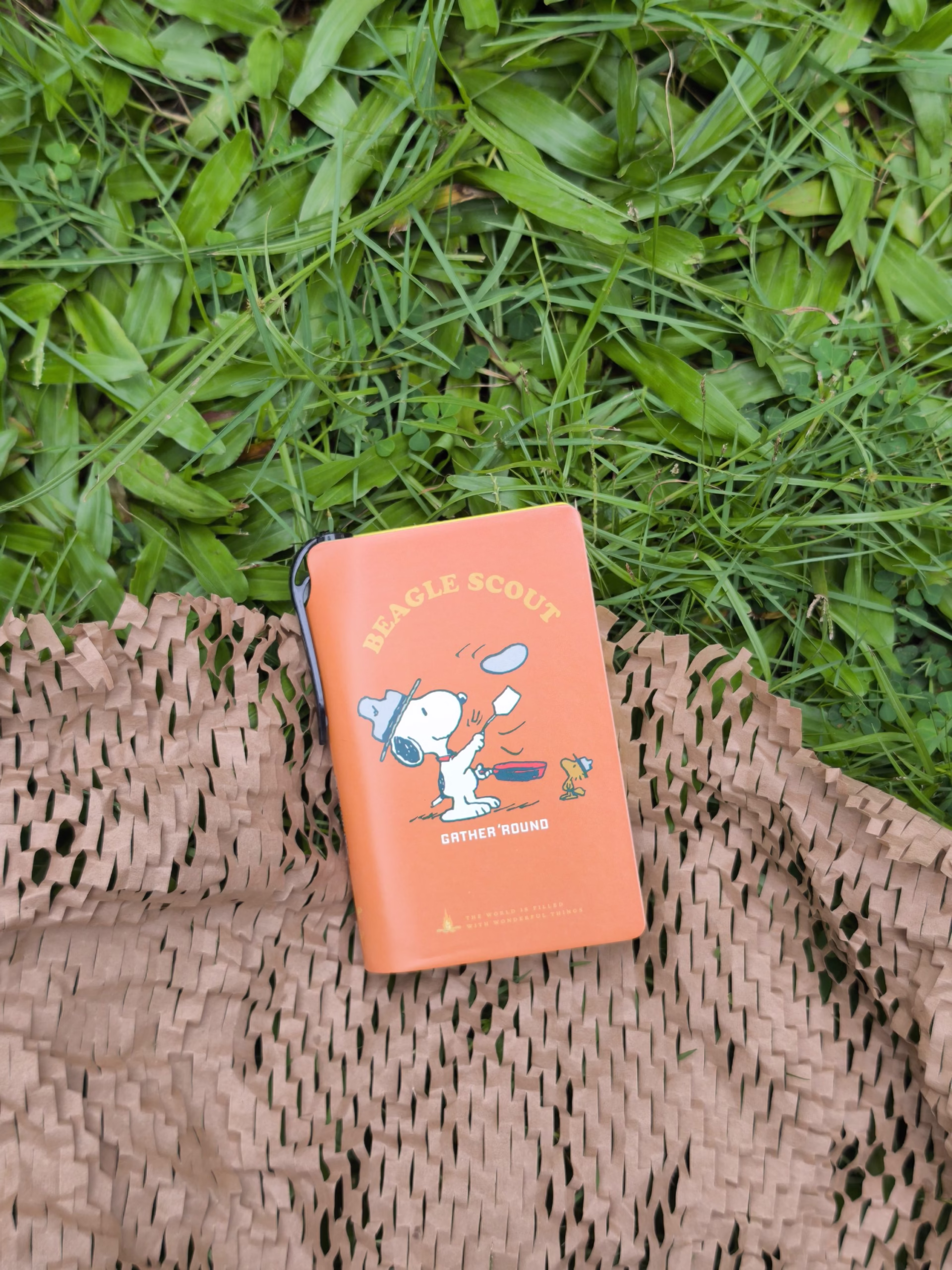 Sổ mini bìa da kèm bút Peanut Snoopy