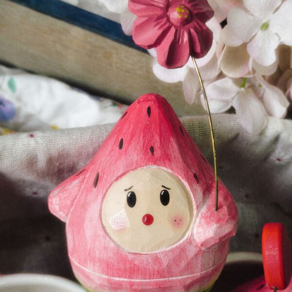 Tượng khắc gỗ thủ công bé dâu