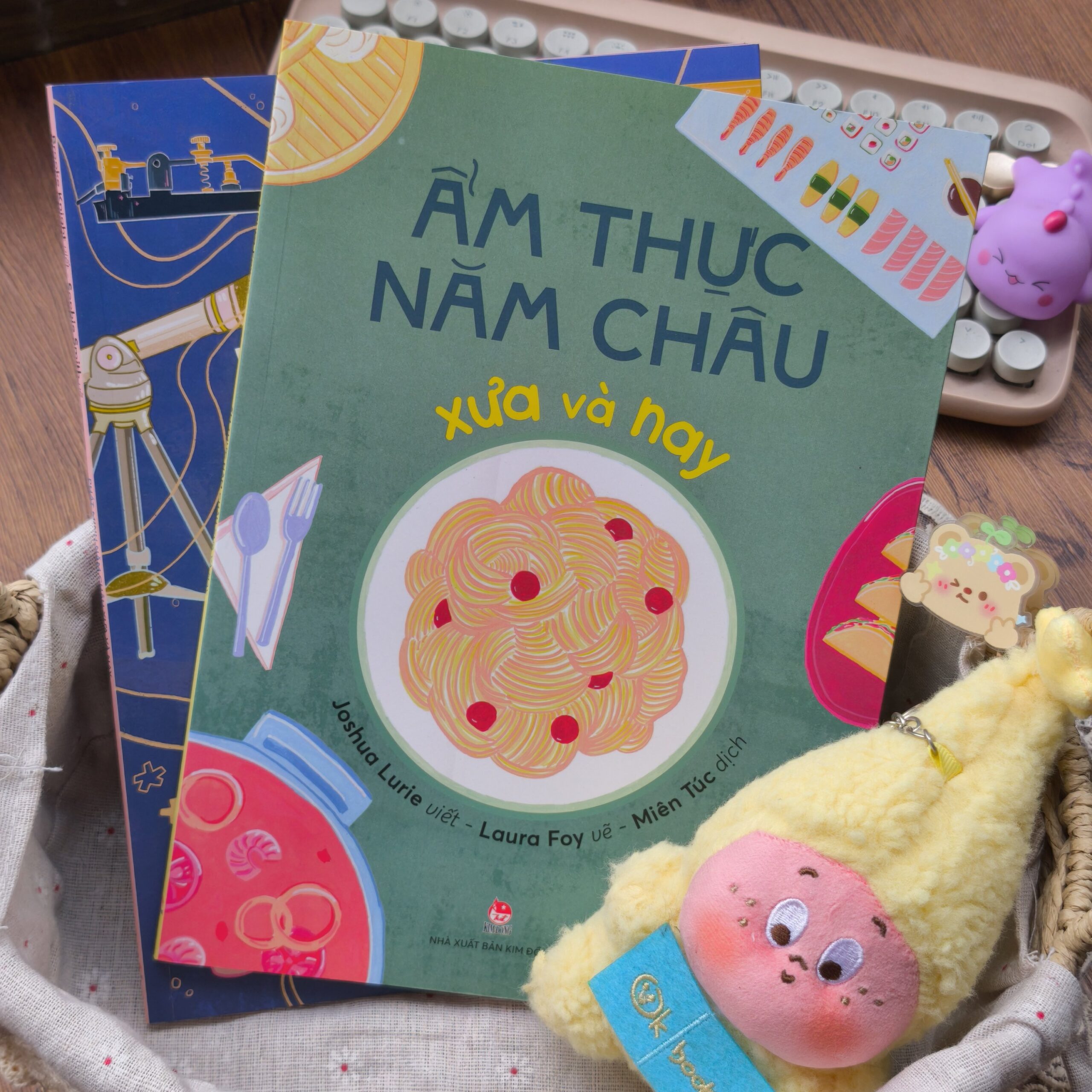 Năm châu xưa và nay (Bộ 2 cuốn)