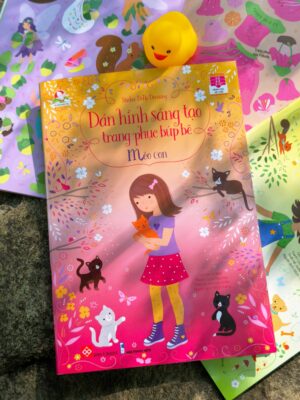 Dán hình sáng tạo trang phục búp bê - Mèo con