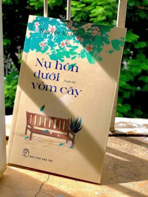 Nụ hôn dưới vòm cây